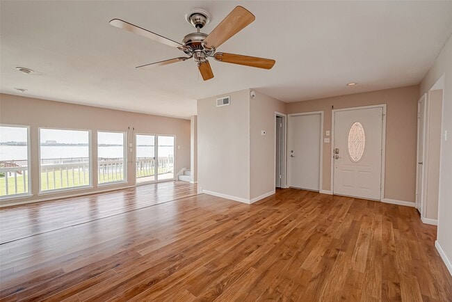 Building Photo - 10 Mariner Village Dr