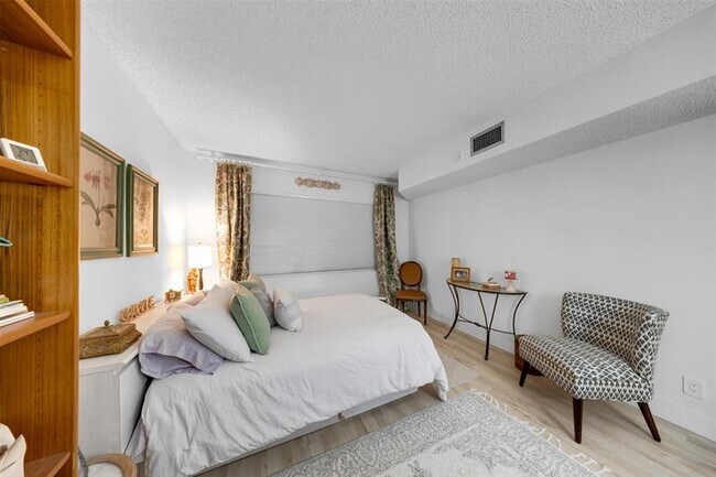 Building Photo - 901 Cypress Grove Dr