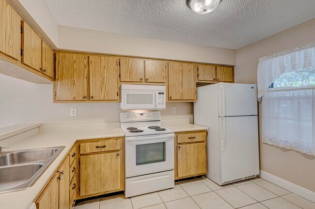 Building Photo - 601 Sabal Ridge Cir