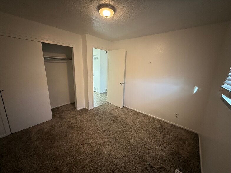 Building Photo - 231 S 400 W