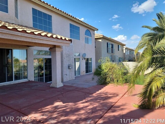 Building Photo - WELCOME HOME -- STUNNING GREEN VALLEY RANC...