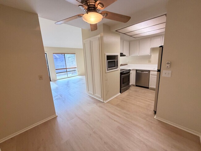 Building Photo - 2 Bed, 2 Bath Fullerton Condo For Rent w/ ...