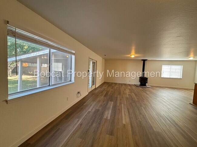 Building Photo - 509 Westview Ave