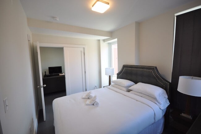 Building Photo - No Brokers Fee, Central Heat/AC, In-Unit Washer and Dryer, Large Fully Renovated, Eat-in Kitchen