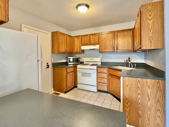 Building Photo - 2760 College Hill Cir