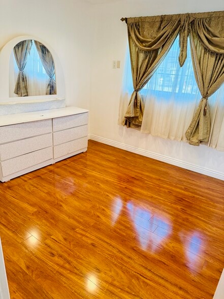 Building Photo - 6815 Sowell Ave