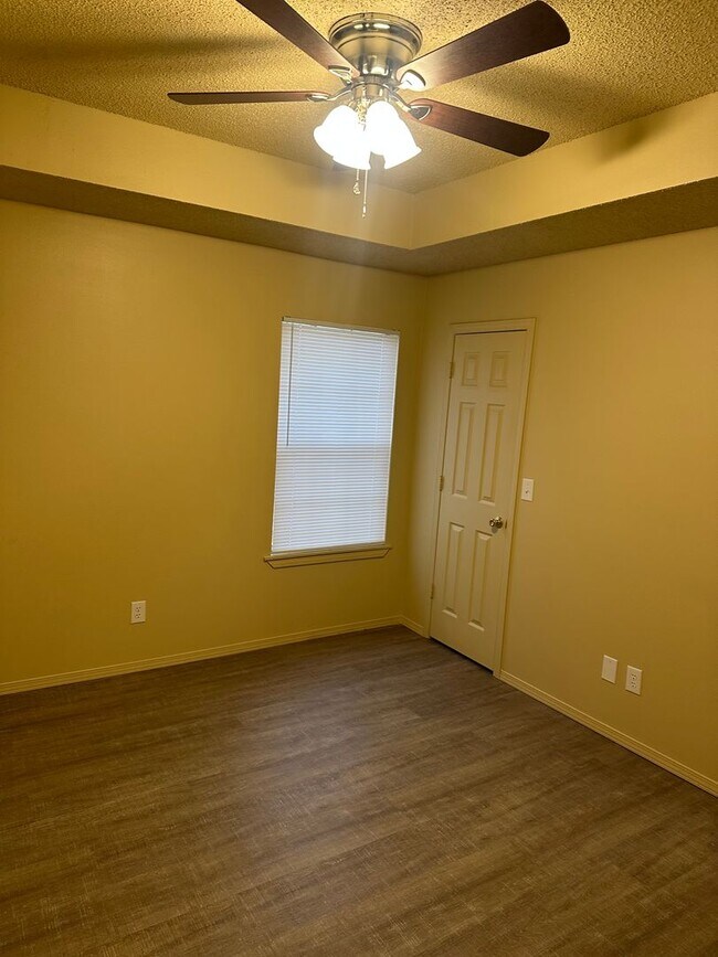 Building Photo - 142-144 Northaven