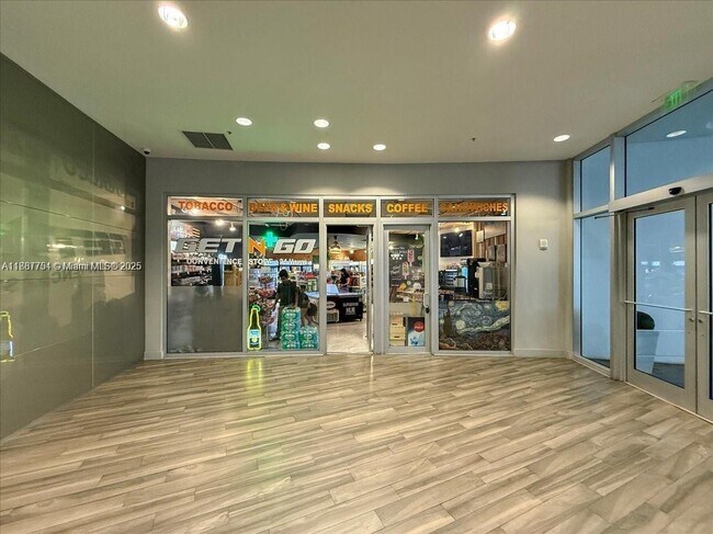 Building Photo - 1750 N Bayshore Dr