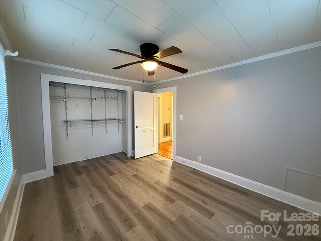 Building Photo - 225 Hickory Dr