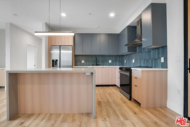 Building Photo - 5657 Virginia Ave