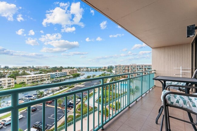 Building Photo - 1 Key Capri