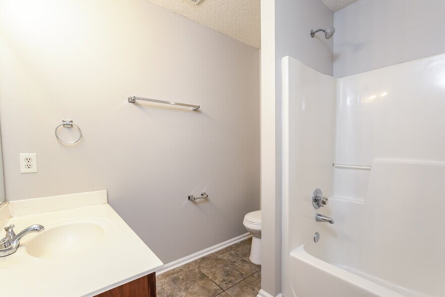 Building Photo - 2263 Briar Glen Rd