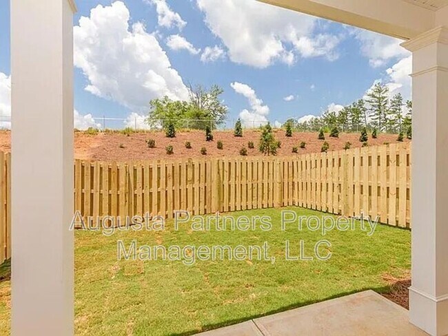 Building Photo - 335 Sumac Trail
