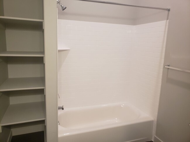 Building Photo - New 2 Bed 1 Bath in Orem!!