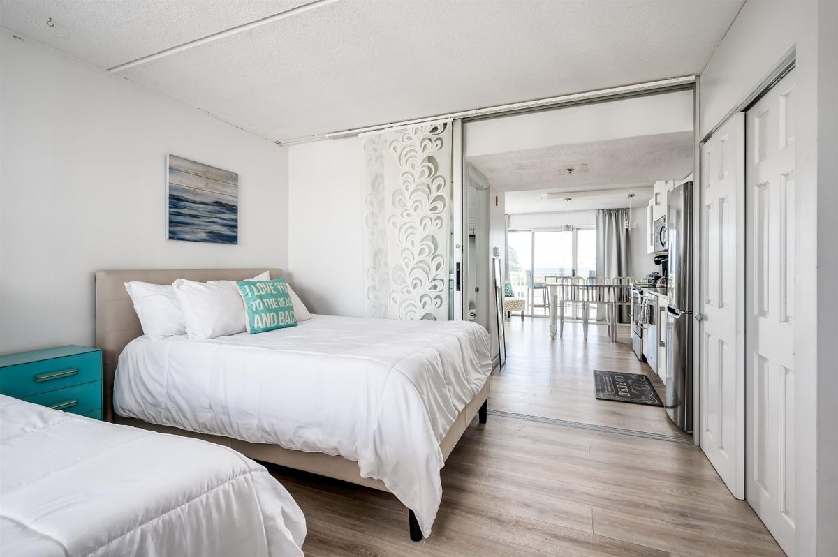 Building Photo - 933 Ocean 207