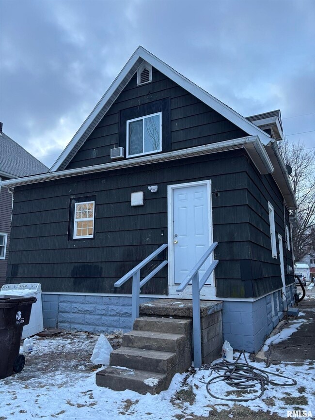 Building Photo - 707 E Nebraska Ave