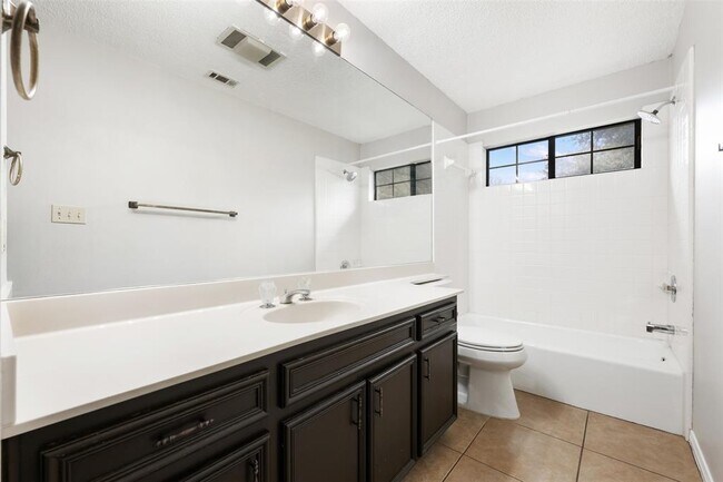 Building Photo - 2306 Alimony Cove