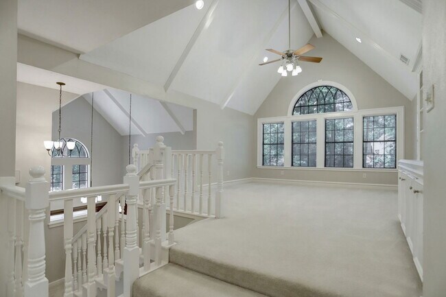 Building Photo - 127 Rush Haven Dr