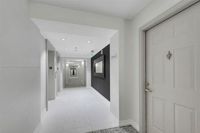 Building Photo - 2665 SW 37th Ave