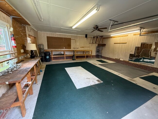 Building Photo - 2619 Crockett Dr