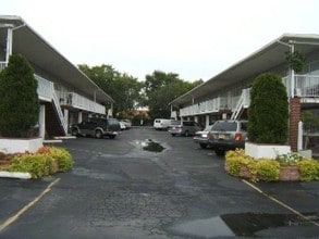 Building Photo - 14021 S Tracy Ave