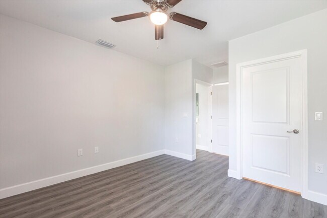 Building Photo - BRAND NEW Construction, 3 bed / 2 bath Ren...
