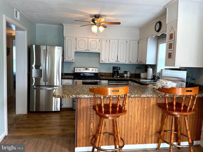 Building Photo - 117 Newport Bay Dr