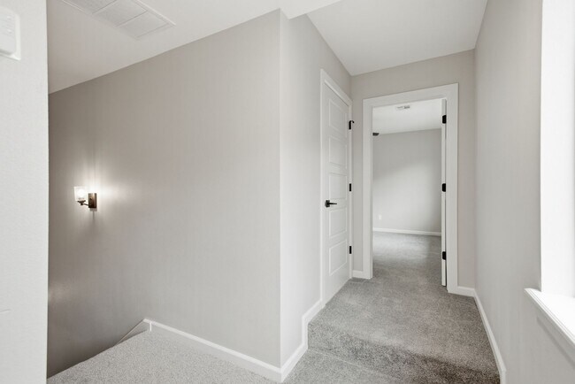 Building Photo - 11460 S Ash St