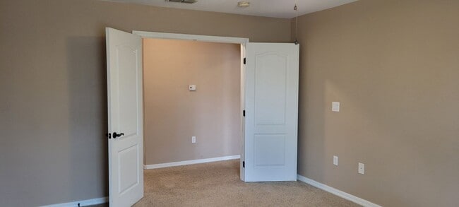 Building Photo - FOUR BEDROOMS IN COLLEGE PARK
