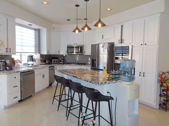 Building Photo - Stunning Fully Remodeled Luxury Home in Peccole Ranch