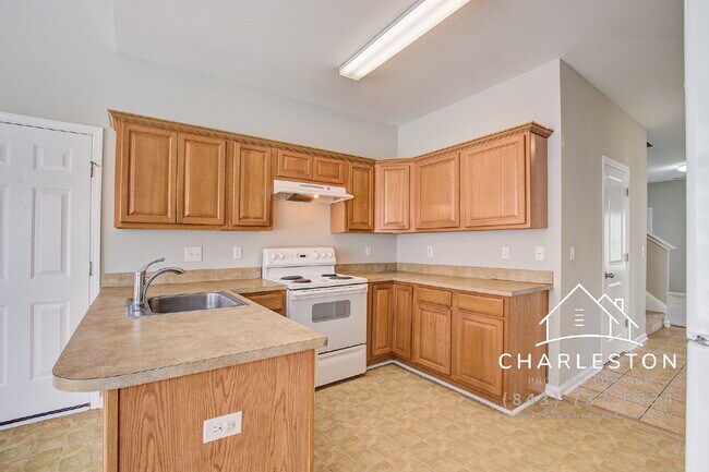 Building Photo - 198 Grand Oaks Dr