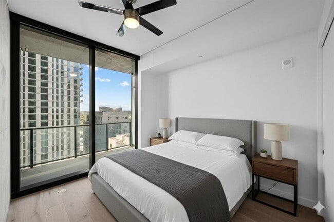 Building Photo - 610 Davis St