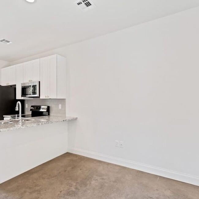 Building Photo - Brand New Condo Near Campus!