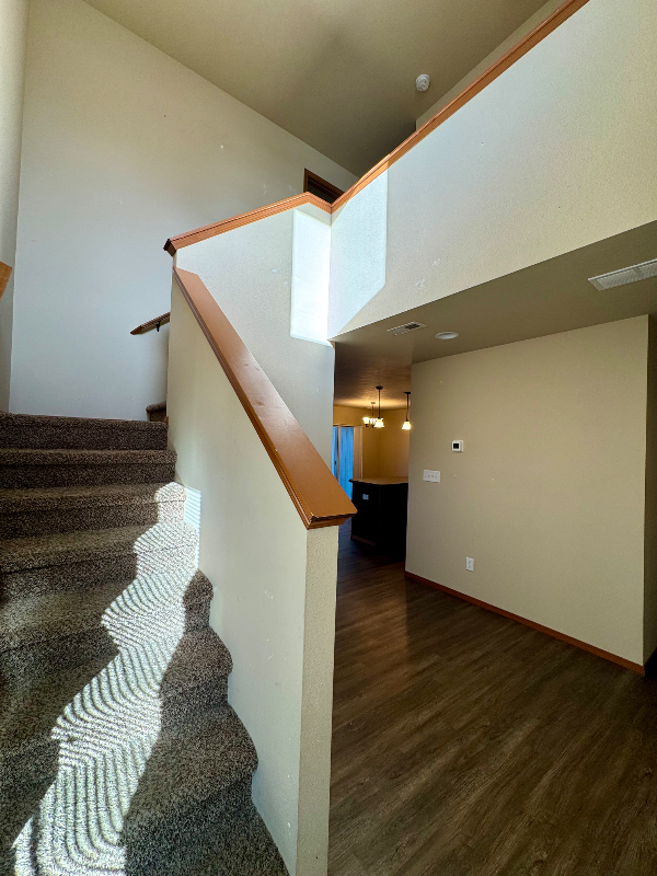 Building Photo - 404 S Raymond Ln