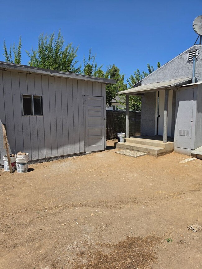 Building Photo - 3 Bedroom 1 Bath Home