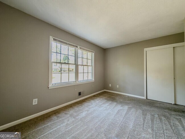 Building Photo - 518 Barbashela Cir