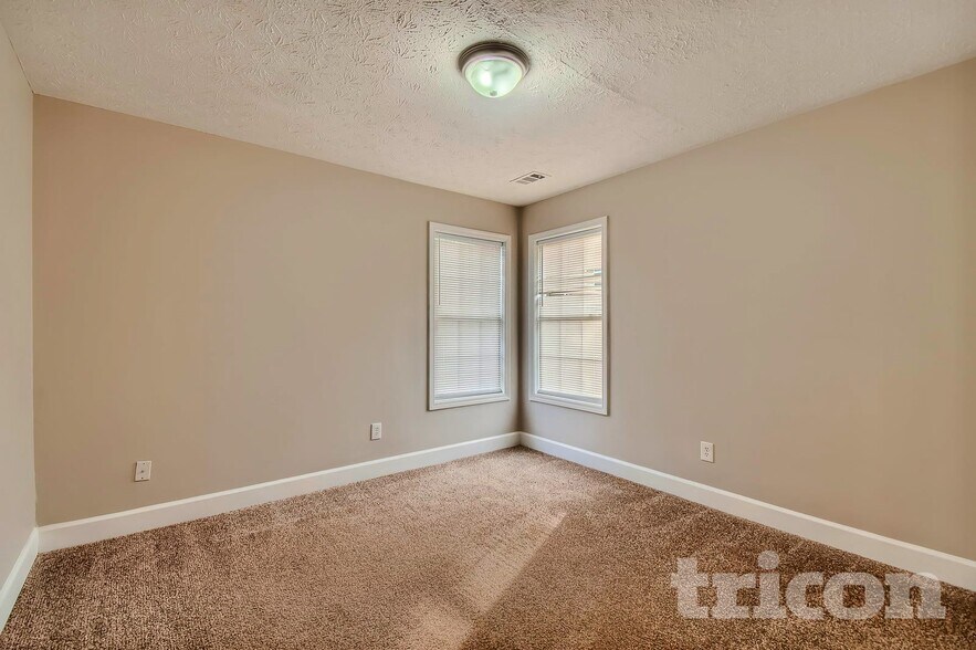 Building Photo - 65 Bermuda Cir
