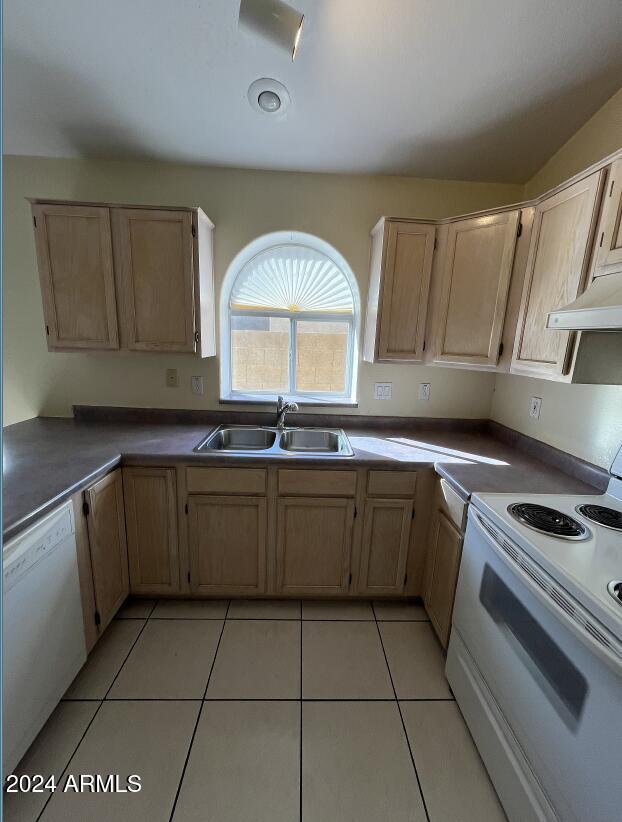 Building Photo - 1831 W Derringer Way