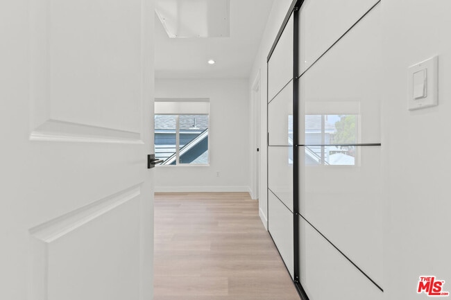 Building Photo - 119-119 S Myers St