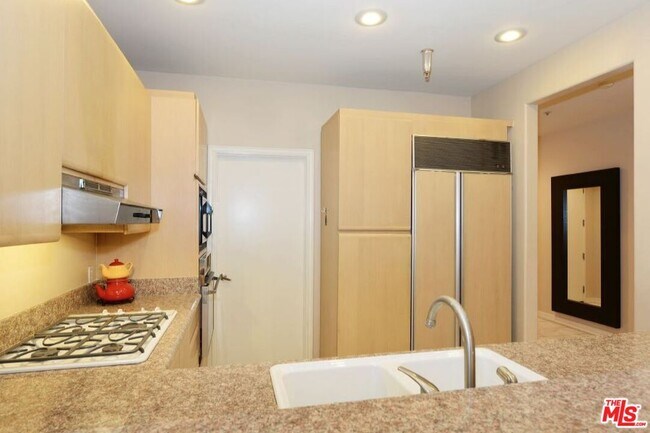 Building Photo - 117 N Gale Dr