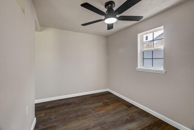 Building Photo - 1118 Cypress St