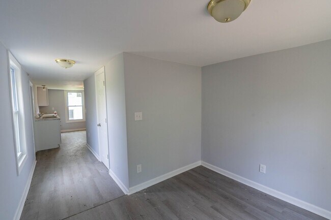 Building Photo - 326 Maple St