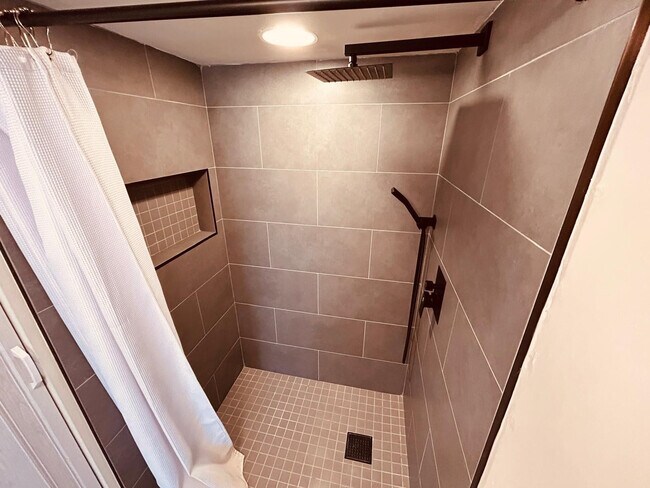 Building Photo - 2050 Oleander Blvd