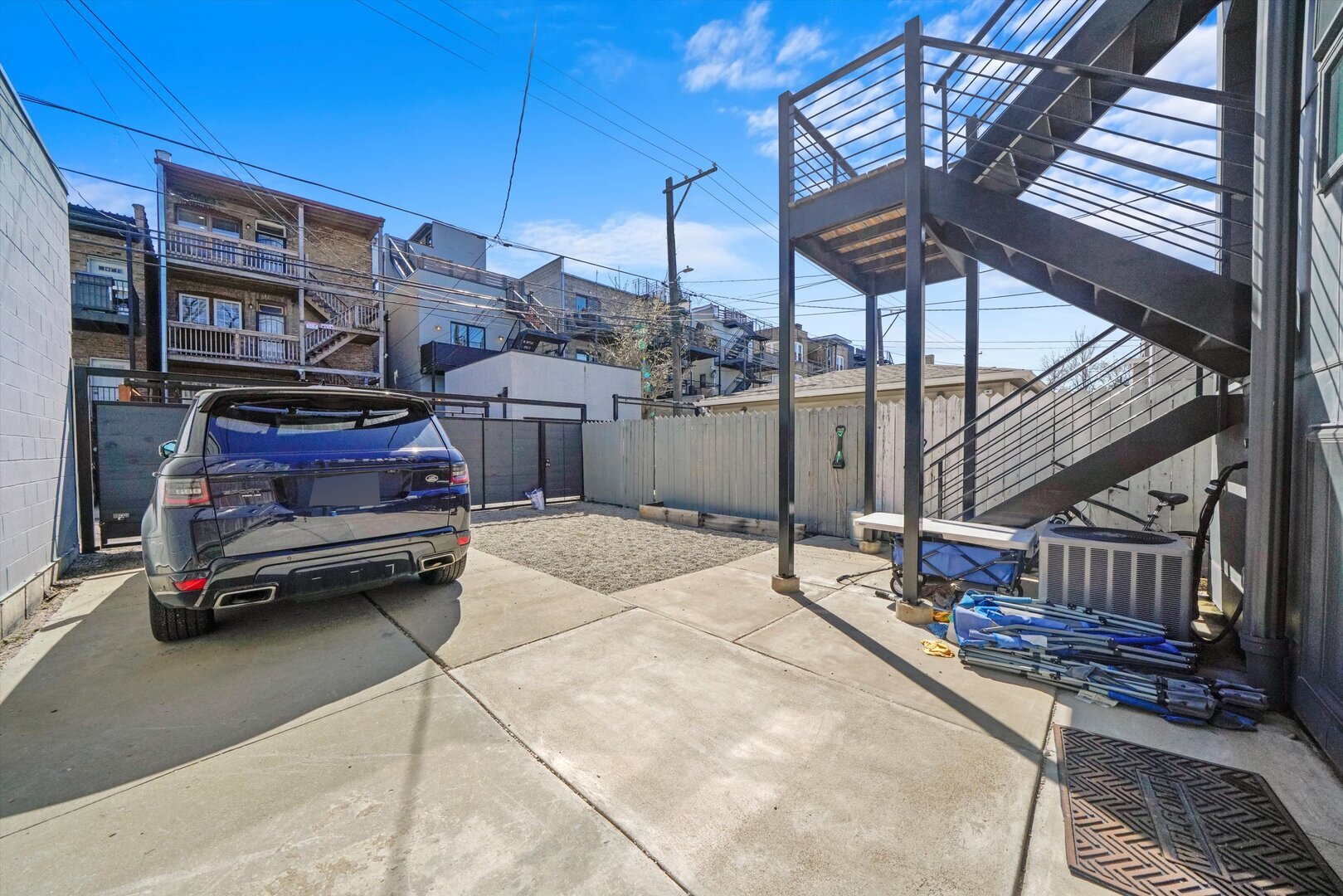 Building Photo - 2915 W Lyndale St