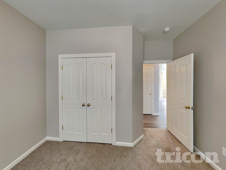 Building Photo - 5801 Crimson Oak Ct