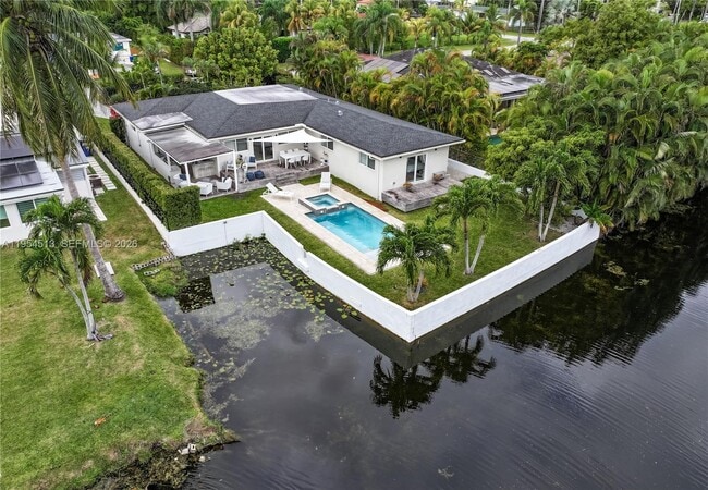 Building Photo - 13801 S Biscayne River Dr