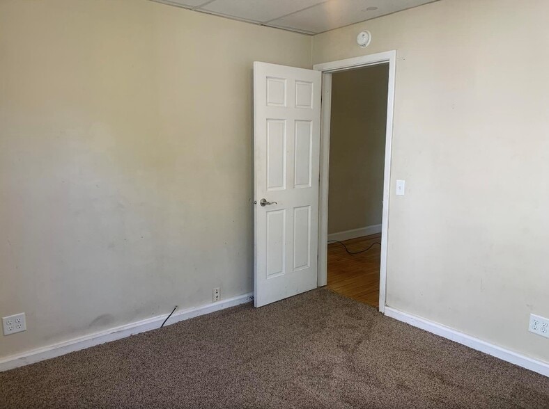 Building Photo - 1025 E Gorham St