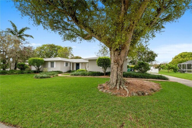 Building Photo - Beautiful home in quiet neighborhood