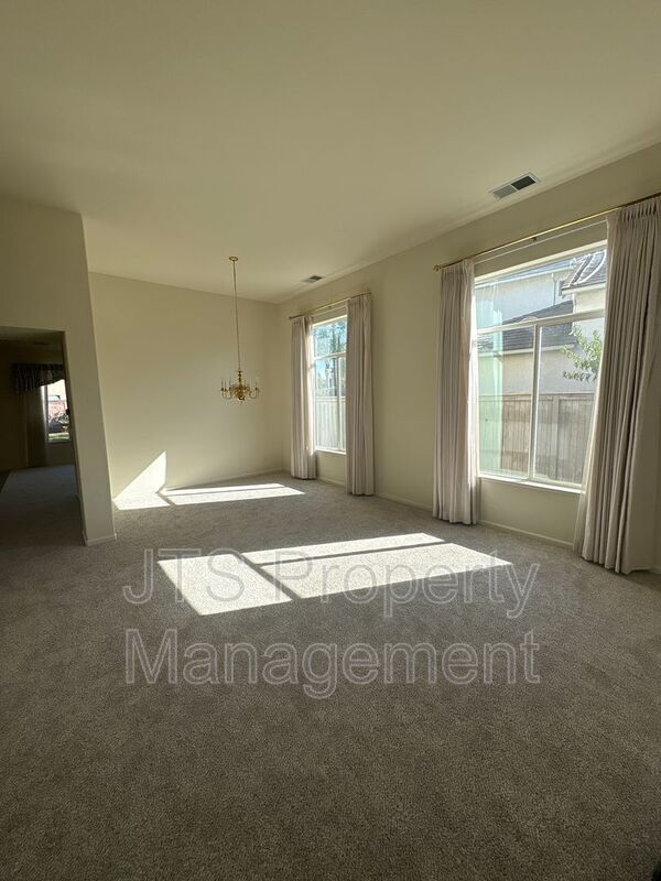 Building Photo - 2905 Peppergrass Way