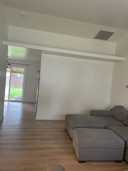 Building Photo - 180 Moss Ln
